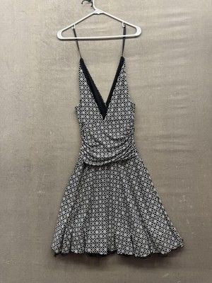 B Wear Dress Womens Medium Black White Geometric Pattern Sleeveless V Neck Flare