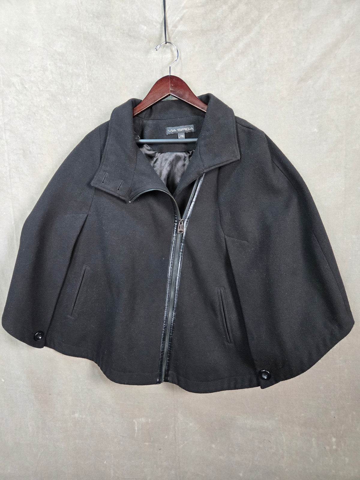 Via Spiga Women's Black Sleeveless Collared Cape Jacket L XL Good Condition