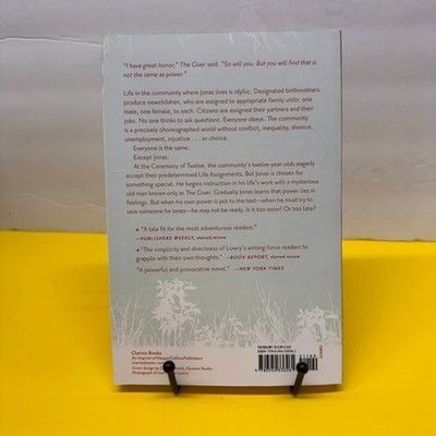 The Giver Lois Lowry Paperback Dystopian Young Adult Fiction Novel Very Good