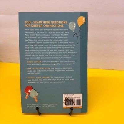 A Year of Us A Couples Journal One Question a Day Alicia Munoz Paperback Book