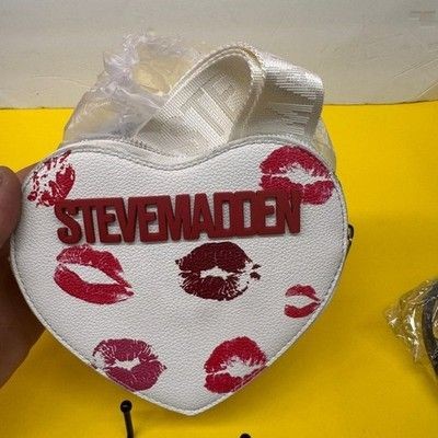 Steve Madden Heart Crossbody Bag White Red Pink Kiss Lip Print Logo Strap