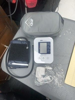 A D Upper Arm Blood Pressure Monitor UA 651W AC Used Digital Display 3