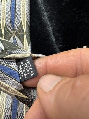 Albert Nipon Tie Mens Silk Geometric Pattern Treated DuPont Teflon 61in Extra Lo