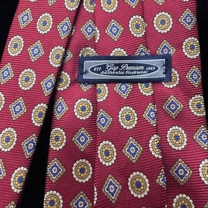 Gap Premium Tie Mens Classic Red Geometric Pattern 100% Silk Made USA Necktie 2