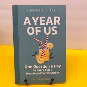 A Year of Us A Couples Journal One Question a Day Alicia Munoz Paperback Book 2