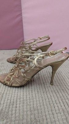Valentino Garavani Gold Slingback Flower Cutout Heels EU 39 Pre-Owned Good Condi