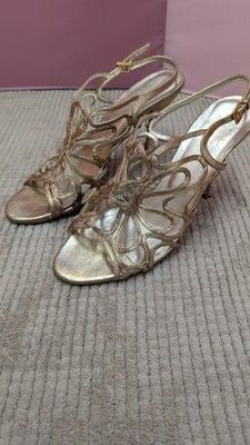 Valentino Garavani Gold Slingback Cutout Flower Heels Womens Size 39 2