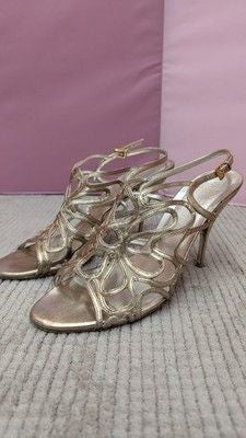 Valentino Garavani Gold Slingback Flower Cutout Heels EU 39 Pre-Owned Good Condi 3