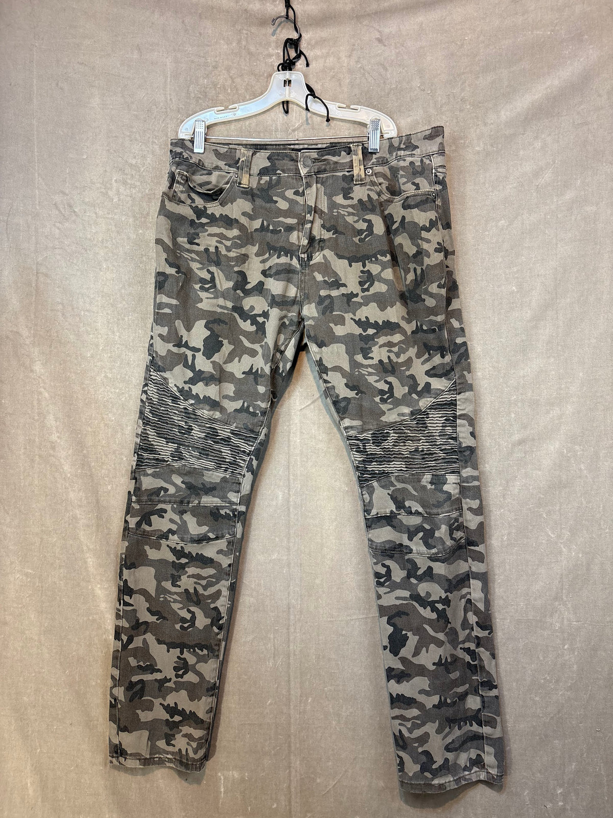 FIRE & RAIN Cargo Pants Camouflage Gray Black White Size 34x32 Good Condition