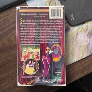Walt Disney's Snow White and the Seven Dwarfs VHS Movie Classic Animation 2