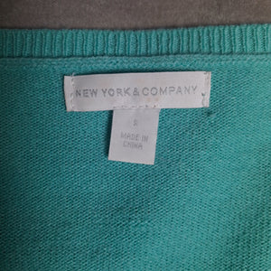 NEW YORK & COMPANY Women Sweater Teal Argyle V-Neck Pullover Size S Gently Used 3