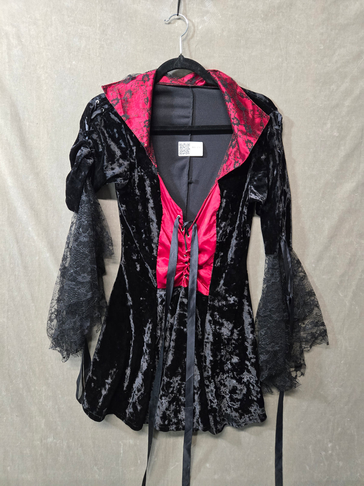 Women's Gothic Vampire Costume Dress Black Red Crushed Velvet Lace Bell Sleeve