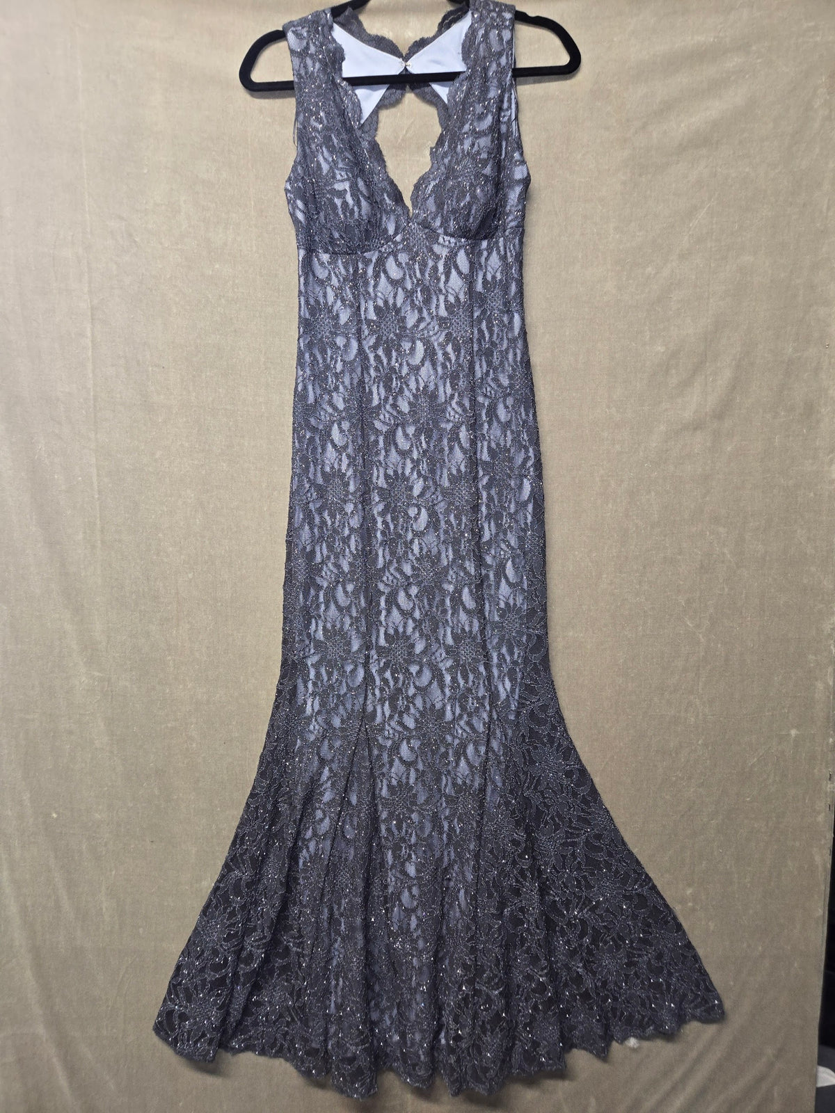 Morgan & Co Silver Gray Glitter Lace Mermaid Prom Gown V-Neck Open Back Size 6