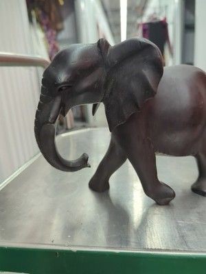 Hand Crafted wooden carved Elephant Statue Sculpture in Rosewood for Decoration 1