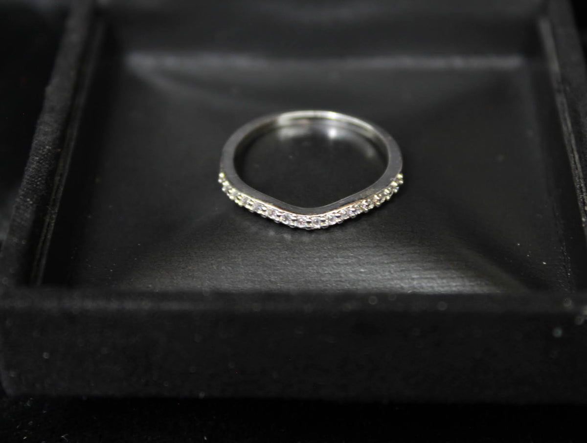 Unbranded Sterling Silver Diamond Accent Ring Size 4 Pre-Owned Gift Box